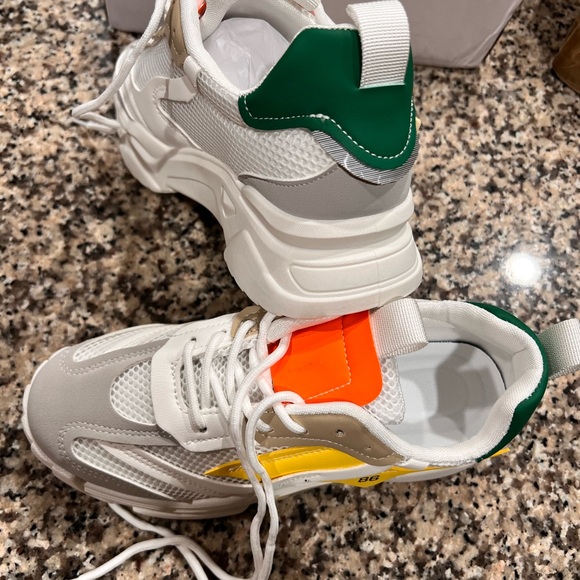 Colorblock Sneakers - Picture 3 of 5